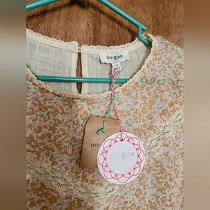 Umgee cream leopard and lace top size medium NWT